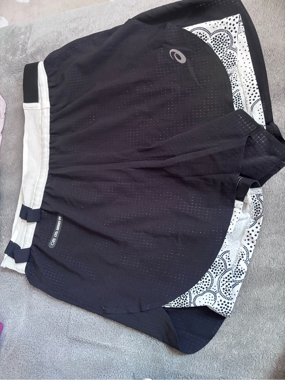 W - S - Asics Shorts (limited edition)